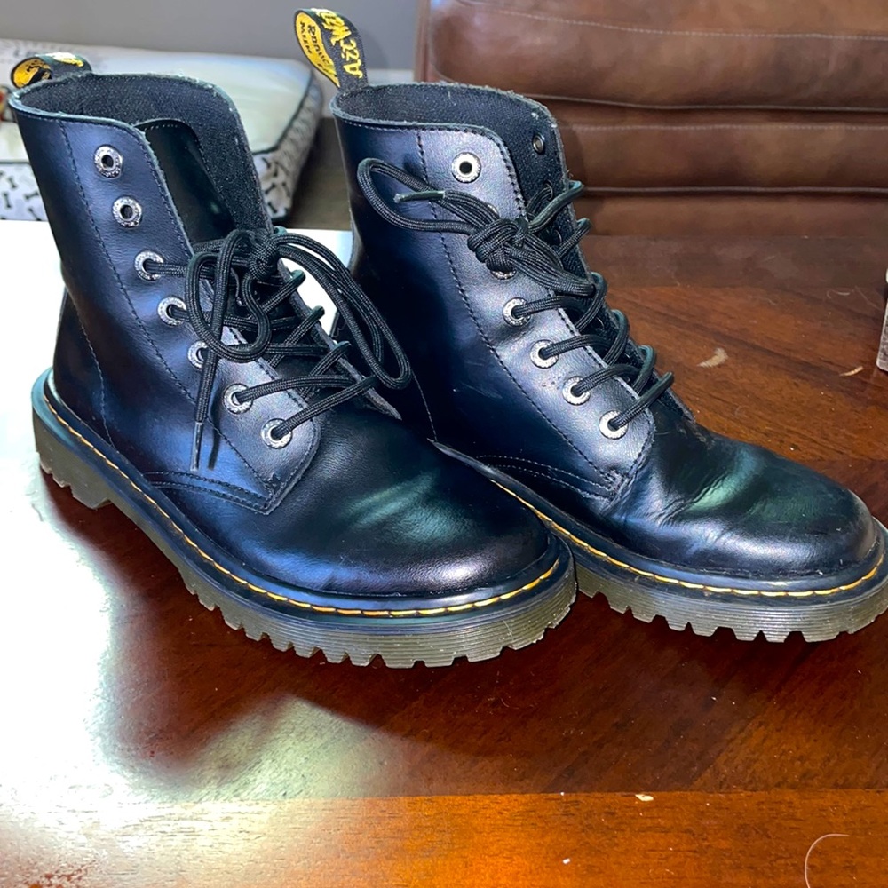 Great Deal on Boots!! 🖤